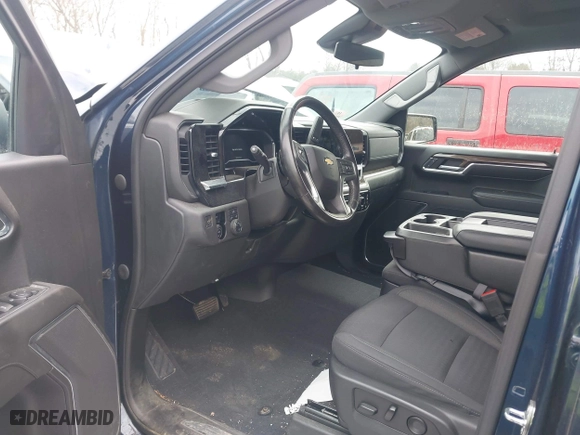 2022 Chevrolet Silverado 1500 LT with VIN 3GCPDKEK4NG621012, listed as a IAAI auction lot 41292608 with 33,940 mi miles. Bid and sale history available at carsss.com. Image 5.