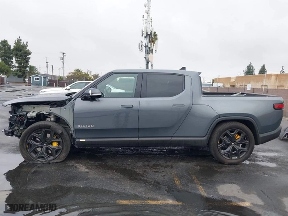 2022 Rivian R1T Adventure Package with VIN 7FCTGAAA7NN016044, listed as a IAAI auction lot 41540010 with 1 mi miles. Bid and sale history available at carsss.com. Image 14.