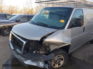 2006 GMC Savana Cargo Van with VIN 1GTGG25V161159025, listed as a IAAI auction lot 41820117 with 283,587 mi miles. Bid and sale history available at carsss.com. Image 6.