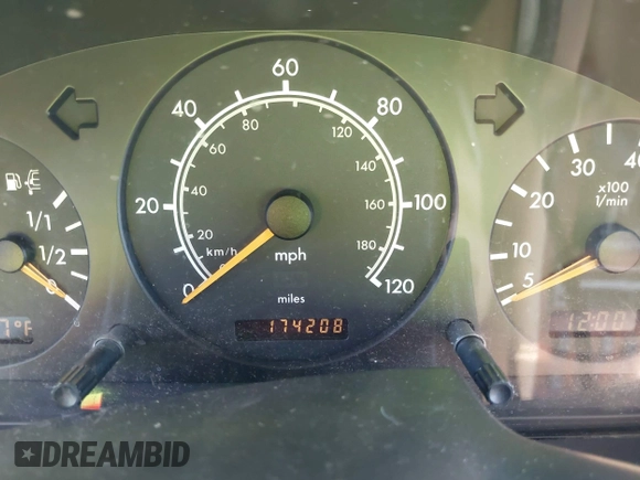 1998 Mercedes-Benz M 320/430/500 with VIN 4JGAB54E5WA045239, listed as a IAAI auction lot 42421933 with 174,208 mi miles and . Bid and sale history available at DreamBid. Image 7.