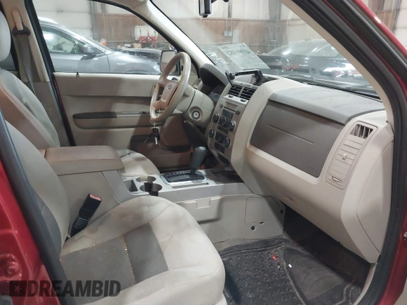 2008 Ford Escape XLT with VIN 1FMCU93148KB15786, listed as a IAAI auction lot 41991482 with 160,109 mi miles. Bid and sale history available at carsss.com. Image 5.
