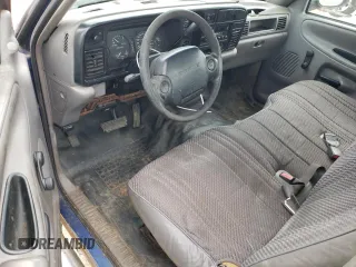 1996 Dodge 1500 z VIN 1B7HC16Y6TJ159102, wystawiony jako Copart lot #55502895 z przebiegiem 160 517 mil mil oraz Szkoda całkowita • Salvage title. Historia ofert i sprzedaży dostępna na DreamBid. Obrazek 8.