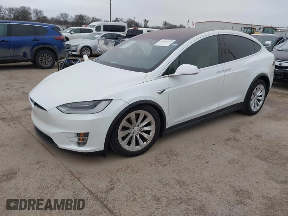 2020 Tesla Model X Long Range with VIN 5YJXCDE2XLF284847, listed as a IAAI auction lot 41595151 with 29,466 mi miles. Bid and sale history available at carsss.com. Image 2.