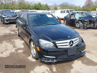 2011 Mercedes-Benz C 300 Sport z VIN WDDGF8BB0BR187349, wystawiony jako IAAI lot #42099019 z przebiegiem 152 338 mil mil oraz . Historia ofert i sprzedaży dostępna na DreamBid. Obrazek 1.