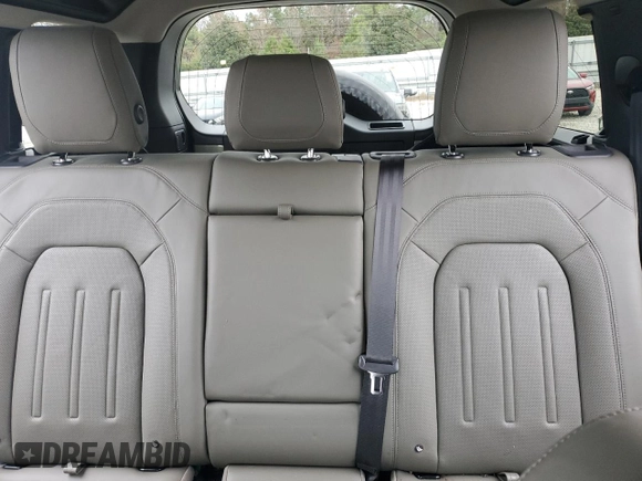 2020 Land Rover Defender z VIN SALEK7EX0L2015467, wystawiony jako Copart lot #84467294 z przebiegiem 10 132 mil mil oraz Szkoda całkowita • Salvage title. Historia ofert i sprzedaży dostępna na DreamBid. Obrazek 10.