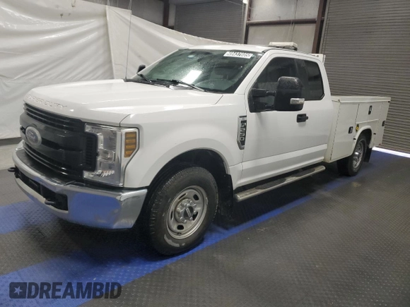 2018 Ford F-250 XL z VIN 1FT7X2A69JEB43297, wystawiony jako Copart lot #49437605 z przebiegiem 166 211 mil mil oraz Czysty tytuł • Clean title. Historia ofert i sprzedaży dostępna na DreamBid. Obrazek 1.