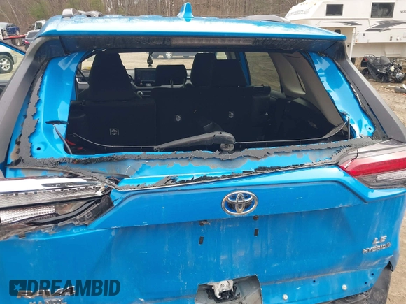 2021 Toyota RAV4 Hybrid LE with VIN 4T3L6RFV6MU027790, listed as a IAAI auction lot 41828702 with 63,411 mi miles. Bid and sale history available at carsss.com. Image 6.