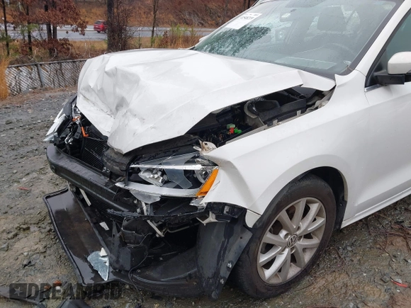 2013 Volkswagen Jetta SE with VIN 3VWDX7AJ2DM384537, listed as a IAAI auction lot 41548219 with 86,172 mi miles and . Bid and sale history available at DreamBid. Image 6.