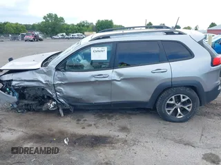2017 Jeep Cherokee Trailhawk z VIN 1C4PJMBB8HW565462, wystawiony jako IAAI lot #42696507 z przebiegiem 114 819 mil mil oraz . Historia ofert i sprzedaży dostępna na DreamBid. Obrazek 14.