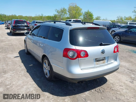2008 Volkswagen Passat Komfort z VIN WVWLK73C38E053716, wystawiony jako IAAI lot #42176595 z przebiegiem 134 738 mil mil oraz . Historia ofert i sprzedaży dostępna na DreamBid. Obrazek 3.