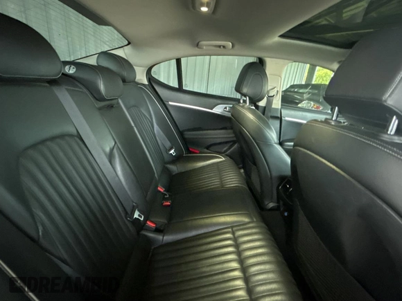 2021 Genesis G70 2.0T z VIN KMTG34LAXMU074866, wystawiony jako Copart lot #56966995 z przebiegiem 54 000 mil mil oraz Czysty tytuł • Clean title. Historia ofert i sprzedaży dostępna na DreamBid. Obrazek 6.