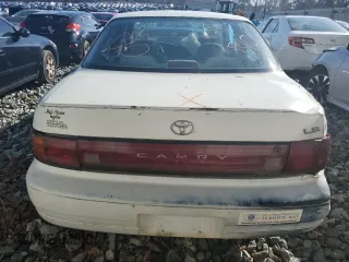 1994 Toyota Camry LE with VIN 4T1SK12E4RU396095, listed as a Copart auction lot 42987105 with 289,218 mi miles and Salvage Title. Bid and sale history available at carsss.com. Image 6.