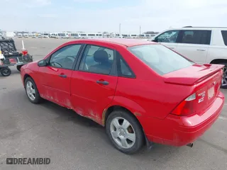 2007 Ford Focus S with VIN 1FAHP34N37W179508, listed as a IAAI auction lot 41984406 with 145,616 mi miles. Bid and sale history available at carsss.com. Image 3.