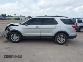2017 Ford Explorer XLT с VIN 1FM5K7DH7HGA15053, выставлен на аукционе IAAI как лот 42425444 с пробегом 110 336 миль миль и . История ставок и продаж доступна на DreamBid. Изображение 14.