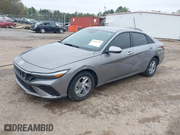 2025 Hyundai Elantra SE z VIN KMHLL4DG3SU860243, wystawiony jako IAAI lot #41899929 z przebiegiem 26 162 mil mil oraz . Historia ofert i sprzedaży dostępna na DreamBid. Obrazek 18.