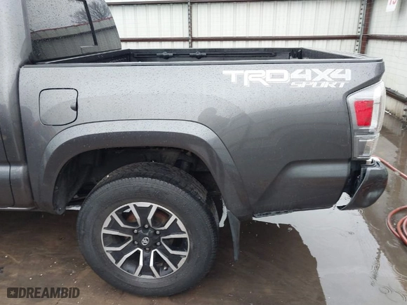 2020 Toyota Tacoma 4WD SR5 with VIN 5TFCZ5AN1LX227753, listed as a IAAI auction lot 41543939 with 35,860 mi miles. Bid and sale history available at carsss.com. Image 19.