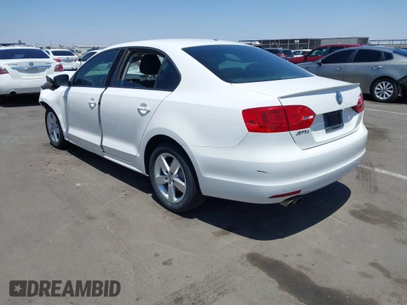 2012 Volkswagen Jetta S z VIN 3VW1K7AJ2CM331367, wystawiony jako IAAI lot #42294252 z przebiegiem 162 373 mil mil oraz . Historia ofert i sprzedaży dostępna na DreamBid. Obrazek 3.