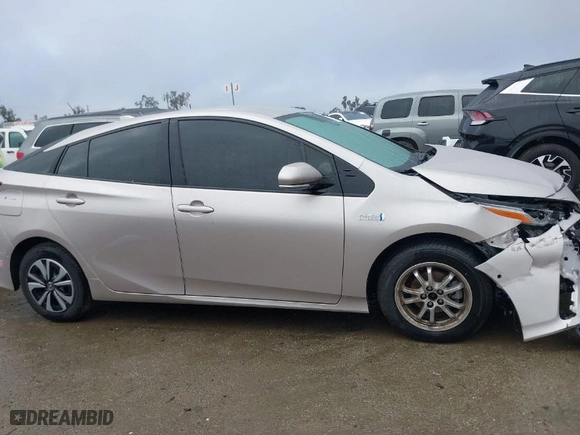 2017 Toyota Prius Prime Plus with VIN JTDKARFP5H3002903, listed as a IAAI auction lot 41520147 with NaN miles. Bid and sale history available at carsss.com. Image 14.