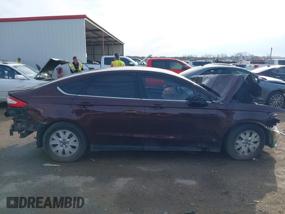 2013 Ford Fusion S with VIN 3FA6P0G73DR272918, listed as a IAAI auction lot 41649153 with 1 mi miles. Bid and sale history available at carsss.com. Image 13.