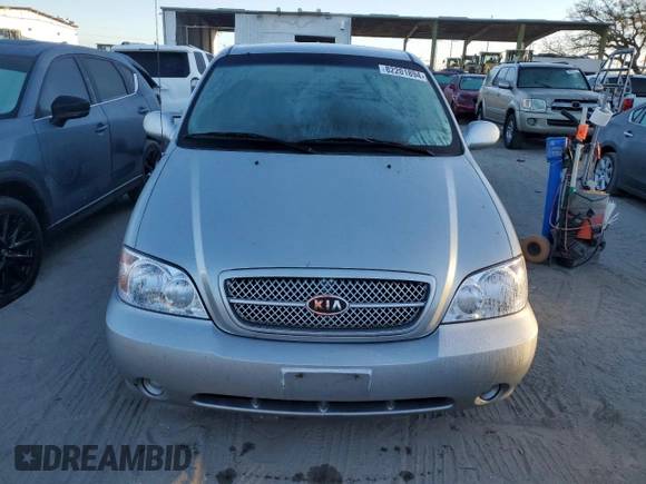 2004 Kia Sedona LX with VIN KNDUP131046591151, listed as a Copart auction lot 82201894 with 147,194 mi miles and Salvage Title. Bid and sale history available at carsss.com. Image 5.
