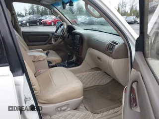2000 Toyota Land Cruiser with VIN JT3HT05J3Y0109001, listed as a IAAI auction lot 41782386 with 269,810 mi miles. Bid and sale history available at carsss.com. Image 5.