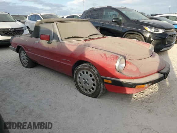 1990 Alfa Romeo Spider z VIN ZARBA12G6L6001683, wystawiony jako Copart lot #75611344 z przebiegiem 59 515 mil mil oraz Szkoda całkowita • Salvage title. Historia ofert i sprzedaży dostępna na DreamBid. Obrazek 4.