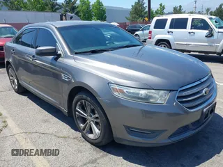 2013 Ford Taurus SEL z VIN 1FAHP2E88DG178170, wystawiony jako IAAI lot #42328597 z przebiegiem 148 170 mil mil oraz . Historia ofert i sprzedaży dostępna na DreamBid. Obrazek 1.