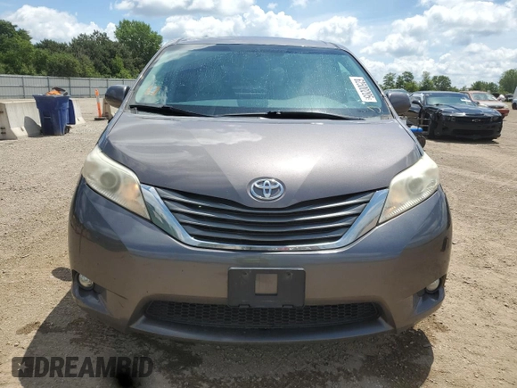 2013 Toyota Sienna XLE AAS z VIN 5TDYK3DC7DS405214, wystawiony jako Copart lot #62500205 z przebiegiem 182 468 mil mil oraz Szkoda całkowita • Salvage title. Historia ofert i sprzedaży dostępna na DreamBid. Obrazek 5.