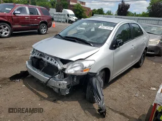 2012 Toyota Yaris z VIN JTDBT4K38C1414236, wystawiony jako Copart lot #58471515 z przebiegiem Nie podano mil oraz Szkoda całkowita • Salvage title. Historia ofert i sprzedaży dostępna na DreamBid. Obrazek 1.