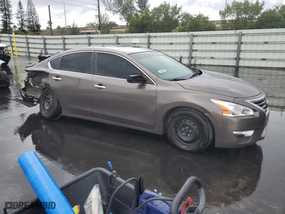 2014 Nissan Altima 2.5 with VIN 1N4AL3AP1EC174132, listed as a Copart auction lot 52153475 with 192,490 mi miles and Salvage Title. Bid and sale history available at carsss.com. Image 4.