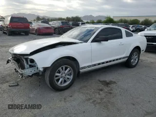 2007 Ford Mustang Deluxe z VIN 1ZVFT80N975326126, wystawiony jako Copart lot #53705085 z przebiegiem 77 431 mil mil oraz Szkoda całkowita • Salvage title. Historia ofert i sprzedaży dostępna na DreamBid. Obrazek 1.