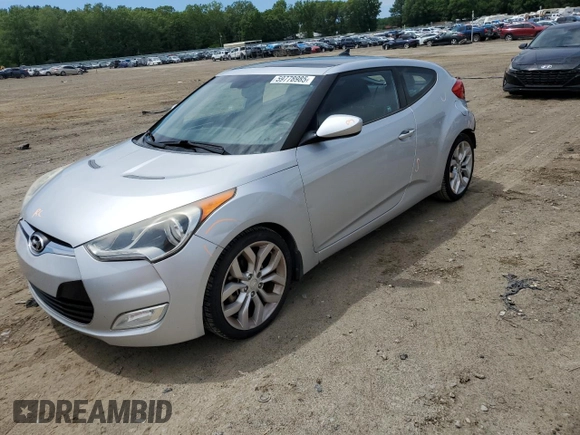 2013 Hyundai Veloster w/Gray Int z VIN KMHTC6AD3DU135296, wystawiony jako Copart lot #59778985 z przebiegiem 125 134 mil mil oraz Czysty tytuł • Clean title. Historia ofert i sprzedaży dostępna na DreamBid. Obrazek 1.