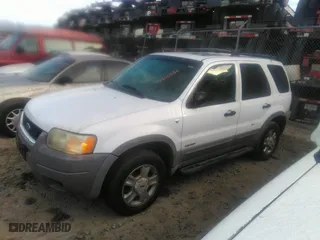 2001 Ford Escape XLT with VIN 1FMYU03171KE99182, listed as a IAAI auction lot 40856356 with 176,540 mi miles. Bid and sale history available at carsss.com. Image 2.