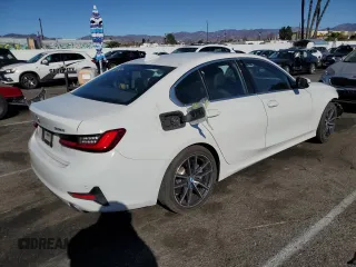2019 BMW 3 Series 330i with VIN 3MW5R1J51K8B02795, listed as a Copart auction lot 88253725 with 47,945 mi miles and Salvage Title. Bid and sale history available at carsss.com. Image 3.