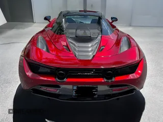 2022 McLaren 720S z VIN SBM14FCA2NW006XXX, wystawiony jako Copart lot #53583055 z przebiegiem 9223 mil mil oraz Tytuł czysty. Historia ofert i sprzedaży dostępna na DreamBid. Obrazek 7.