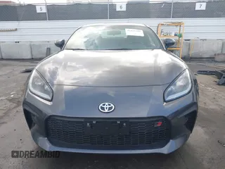 2022 Toyota 86 z VIN JF1ZNBC15N8754146, wystawiony jako IAAI lot #41895385 z przebiegiem 14 111 mil mil oraz . Historia ofert i sprzedaży dostępna na DreamBid. Obrazek 13.