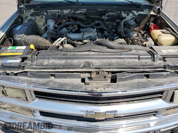 1994 Chevrolet Suburban z VIN 1GNGK26F1RJ444762, wystawiony jako Copart lot #86776674 z przebiegiem 354 375 mil mil oraz Szkoda całkowita • Salvage title. Historia ofert i sprzedaży dostępna na DreamBid. Obrazek 13.