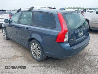 2010 Volvo V50 with VIN YV1382MW3A2540085, listed as a IAAI auction lot 41831999 with 137,173 mi miles. Bid and sale history available at carsss.com. Image 3.