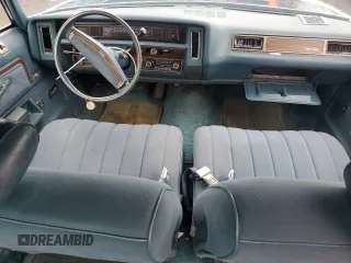 1976 Chevrolet Caprice z VIN 1N69U6J131687, wystawiony jako Copart lot #63160005 z przebiegiem 57 763 mil mil oraz Czysty tytuł • Clean title. Historia ofert i sprzedaży dostępna na DreamBid. Obrazek 8.