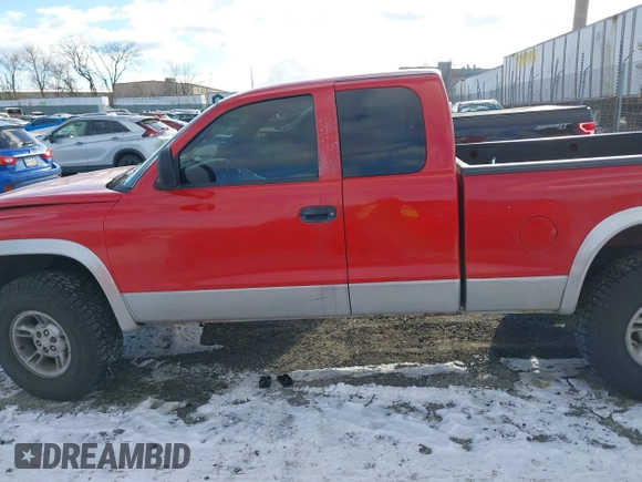 2000 Dodge Dakota SLT with VIN 1B7GG22X5YS655335, listed as a IAAI auction lot 41275339 with 132,121 mi miles and . Bid and sale history available at carsss.com. Image 14.