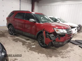 2019 Ford Explorer XLT z VIN 1FM5K8DHXKGA57326, wystawiony jako IAAI lot #41325919 z przebiegiem 93 294 mil mil oraz . Historia ofert i sprzedaży dostępna na DreamBid. Obrazek 1.