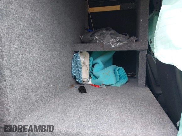 2023 Ford Transit Cargo z VIN 1FTBW3X86PKC01923, wystawiony jako IAAI lot #41886513 z przebiegiem 148 658 mil mil oraz . Historia ofert i sprzedaży dostępna na DreamBid. Obrazek 8.