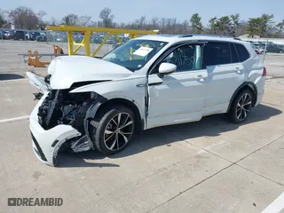 2022 Volkswagen Tiguan SEL R-Line with VIN 3VV4B7AX5NM109074, listed as a IAAI auction lot 41811750 with 29,069 mi miles. Bid and sale history available at carsss.com. Image 18.