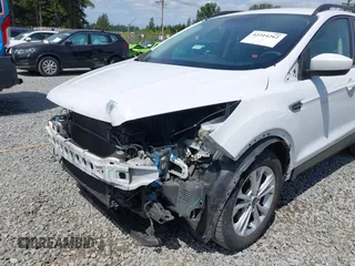 2018 Ford Escape SE z VIN 1FMCU9GD6JUB45046, wystawiony jako IAAI lot #42314262 z przebiegiem 107 962 mil mil oraz . Historia ofert i sprzedaży dostępna na DreamBid. Obrazek 6.