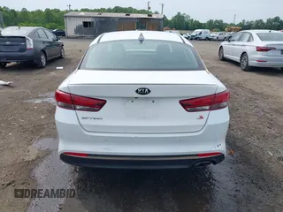 2018 Kia Optima S z VIN 5XXGT4L36JG233495, wystawiony jako IAAI lot #42284838 z przebiegiem 67 323 mil mil oraz . Historia ofert i sprzedaży dostępna na DreamBid. Obrazek 17.