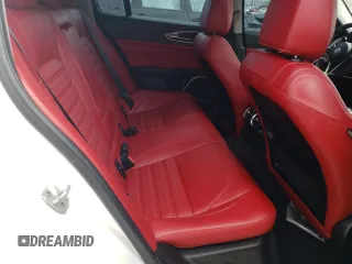 2017 Alfa Romeo Giulia Ti z VIN ZARFAECN1H7549601, wystawiony jako Copart lot #50338745 z przebiegiem 29 940 mil mil oraz Szkody całkowita. Historia ofert i sprzedaży dostępna na DreamBid. Obrazek 10.