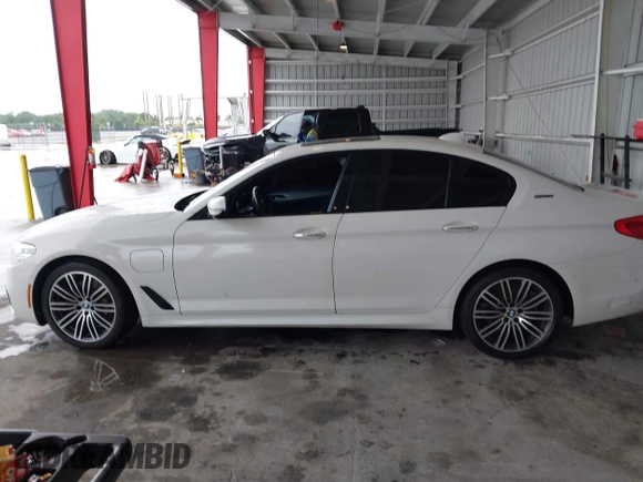 2018 BMW 5 Series 530e с VIN WBAJA9C57JB249475, выставлен на аукционе IAAI как лот 42232097 с пробегом 107 341 миль миль и . История ставок и продаж доступна на DreamBid. Изображение 14.