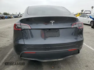 2025 Tesla Model Y Long Range with VIN 7SAYGDED8SF277469, listed as a Copart auction lot 45600195 with 442 mi miles and Salvage Title. Bid and sale history available at DreamBid. Image 6.