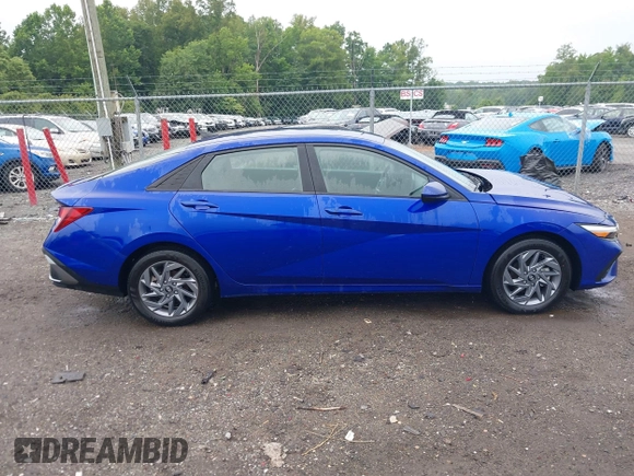 2024 Hyundai Elantra SEL z VIN KMHLM4DG2RU749447, wystawiony jako IAAI lot #42603791 z przebiegiem 9 904 mil mil oraz . Historia ofert i sprzedaży dostępna na DreamBid. Obrazek 14.
