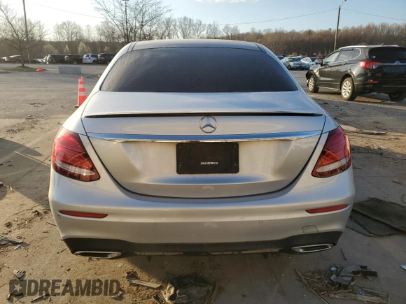 2018 Mercedes-Benz E 300 с VIN WDDZF4KBXJA385404, выставлен на аукционе Copart как лот 48992845 с пробегом 134 552 миль миль и На запчасти • Non repairable. История ставок и продаж доступна на DreamBid. Изображение 6.